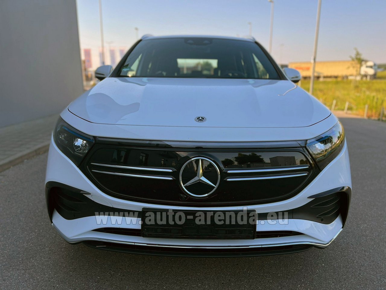 Аренда автомобиля Мерседес-Бенц EQA 300 4MATIC в Эз