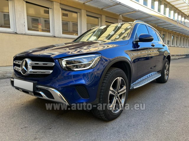 Rental Mercedes-Benz GLC 200 4MATIC AMG equipment in the Marseille airport