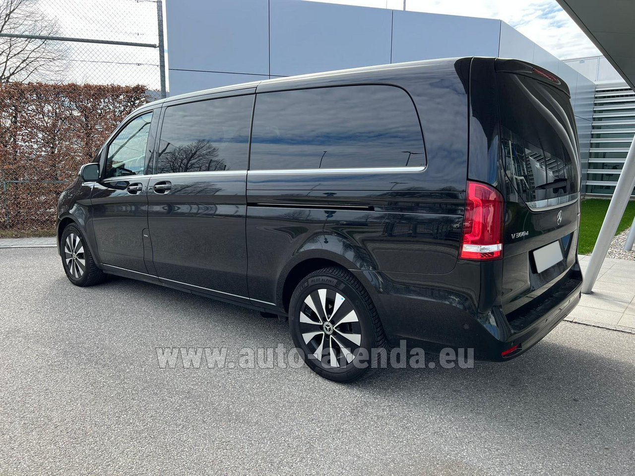 Аренда автомобиля Мерседес-Бенц V-Class (Viano) V300d 4MATIC Extra Long  (1+7 pax) в Кассисе