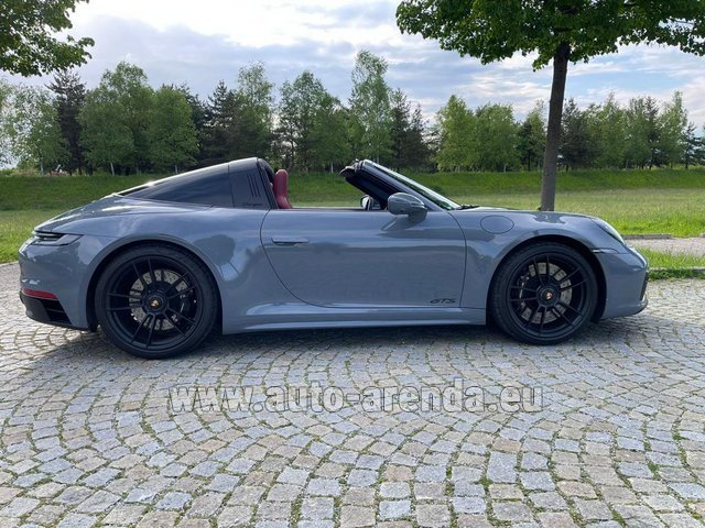 Rental Porsche 911 Targa 4S in Cagnes-sur-Mer
