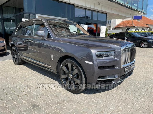 Rental Rolls-Royce Cullinan Graphite in the Nice airport